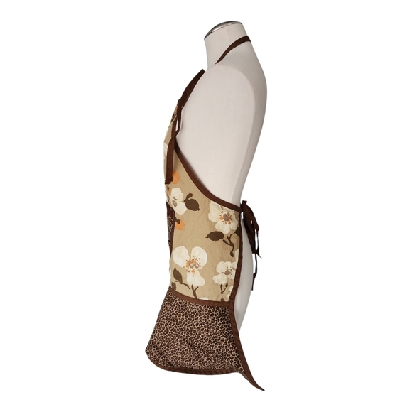 Bagolitas Floral Apron with Brown Accents Ruffle Neutral Cooking Kitchen - Picture 4 of 6